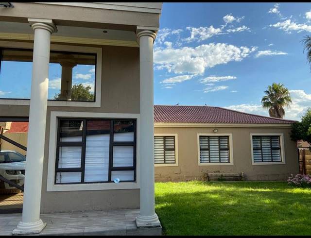 5 BEDROOM HOUSE FOR SALE IN VANDERBIJLPARK SE 6